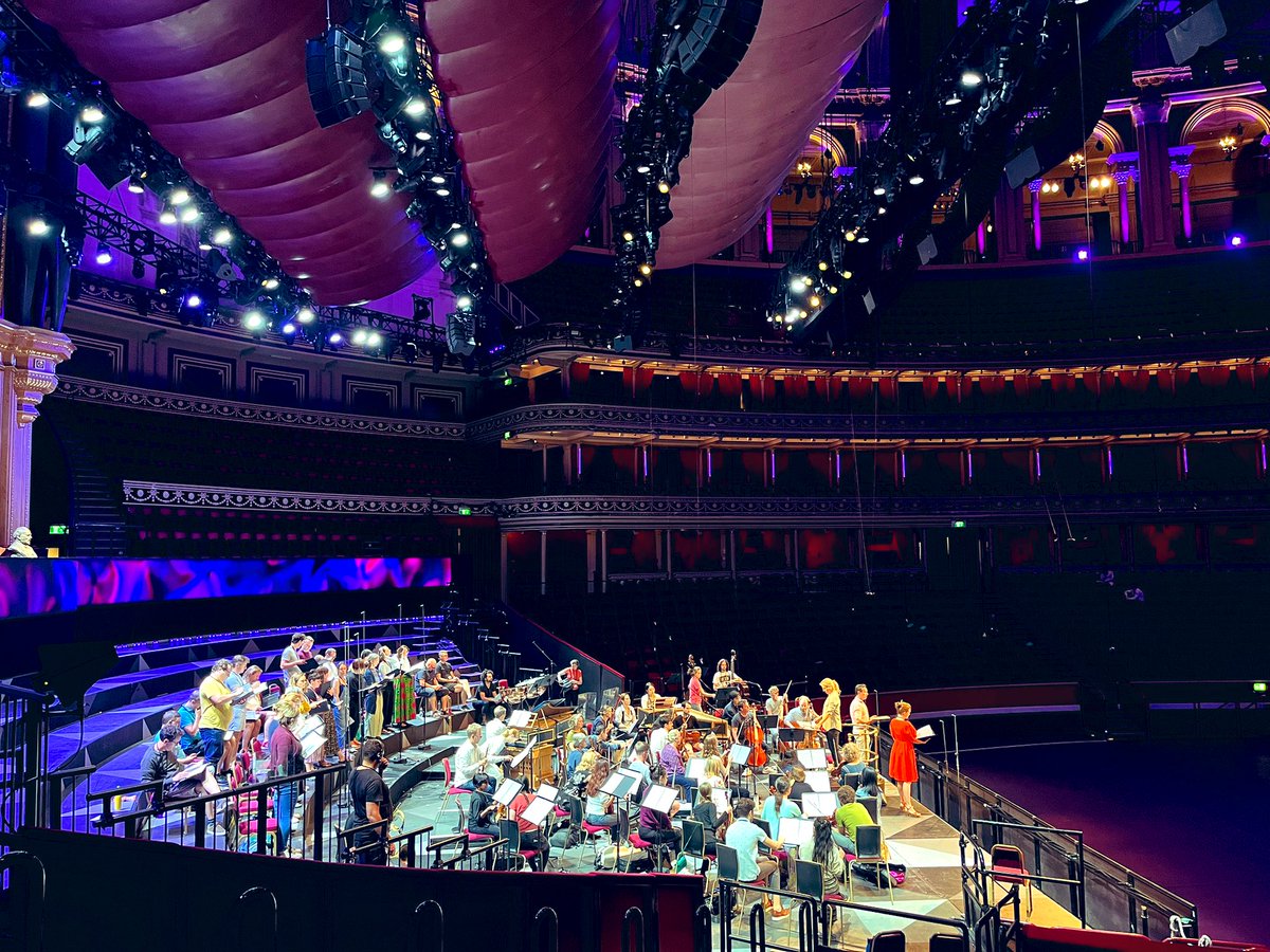 hannahcfrench's tweet photo. Tonight the @bbcproms hosts 10th century royalty…
The @BBCSingers &amp; @EnglishConcert cond by @sjeannin turn courtiers, worshippers, &amp; entertainers alongside soloists @iestyn_davies #AnnaDennis #WallisGiunta @AshleyRiches @ben_hulett.
Handel’s Solomon is live on @BBCRadio3 at 7. https://t.co/DdsXGrD9Uy
