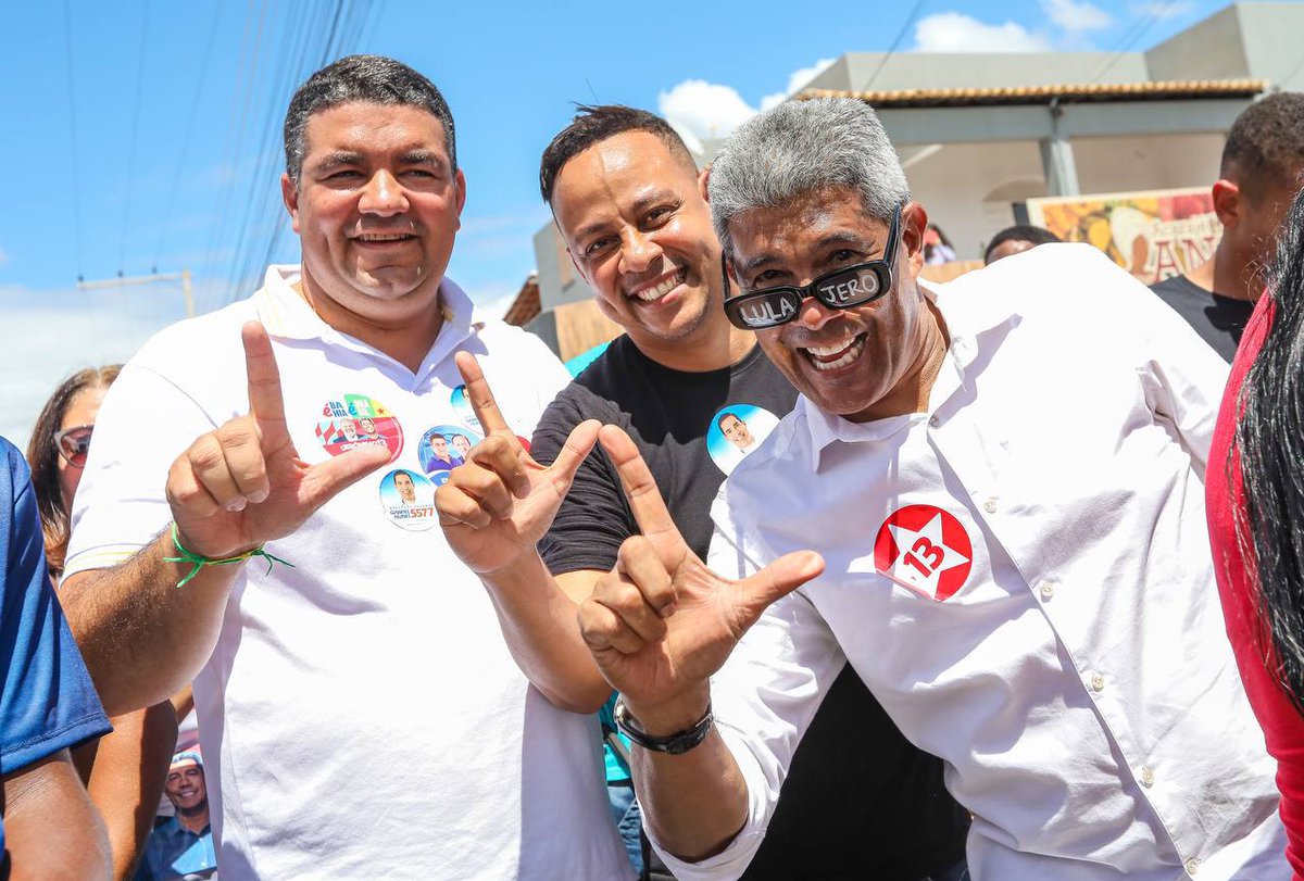 Jeronimoba13's tweet photo. ⭐ Bota essa estrela no peito e avisa que #Olindina tá colada com Jerônimo 13!
A #CaravanaDoTimeDeLula é só sucesso! #ABahiaTemLado #13Lá13Cá #Lula13 #Jerônimo13 #ABahiaÉ13 #Vote13 https://t.co/4vLt2bsuHV
