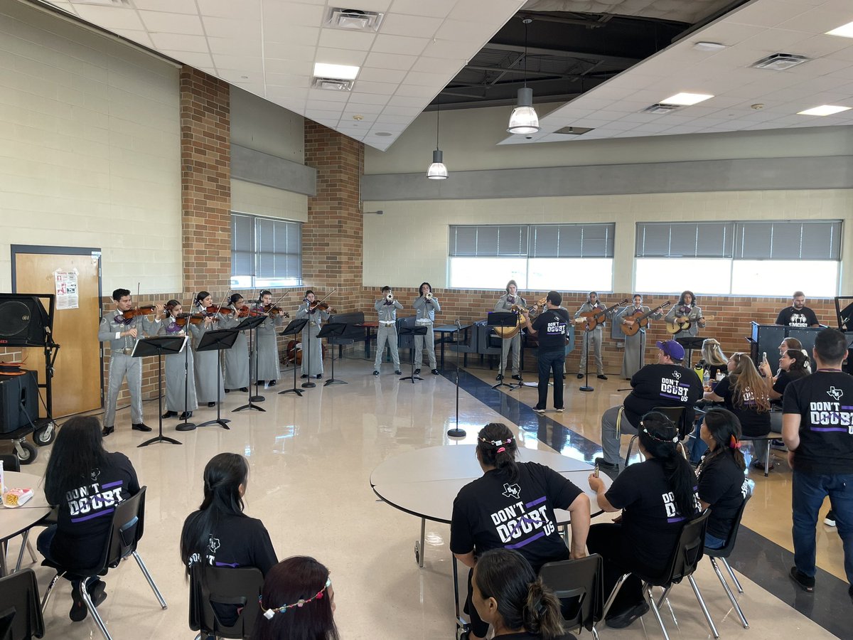 CoachOwenGMS's tweet photo. Rattler Mariachi is 🔥 https://t.co/SYCBiGsXwV