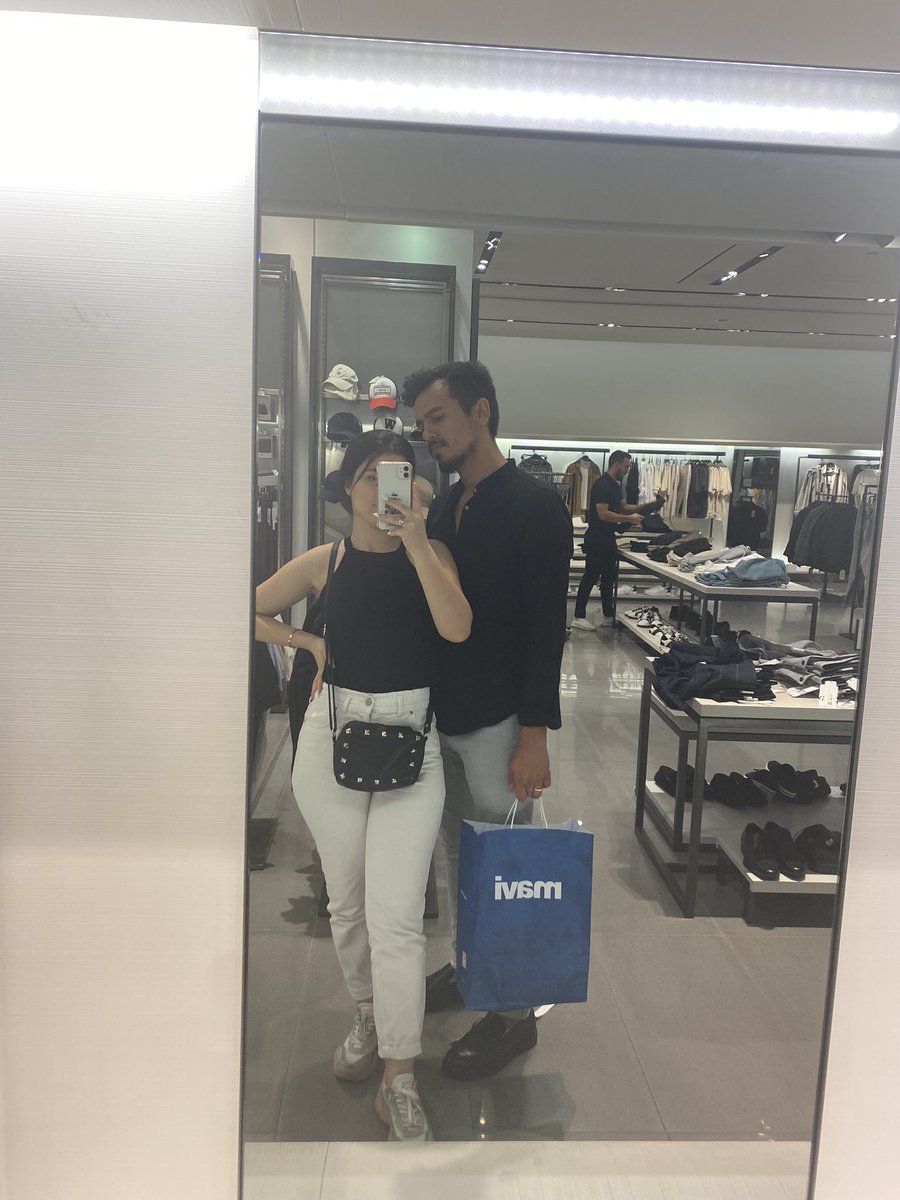 nerrgizzz's tweet photo. 1 lira bulup Zara’ya girişimizin şerefine 🤑 https://t.co/YADQ3YTOCN