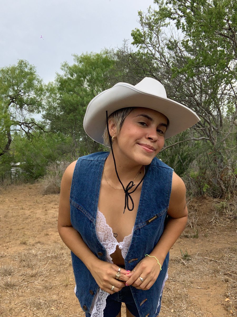 joooo0816's tweet photo. checking in to say I’m 24 now &amp; I moved to San Antonio 🤭 https://t.co/PuqwW2eBUZ