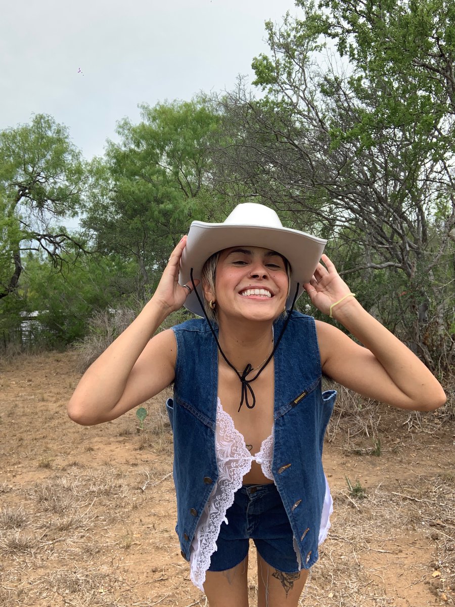 joooo0816's tweet photo. checking in to say I’m 24 now &amp; I moved to San Antonio 🤭 https://t.co/PuqwW2eBUZ