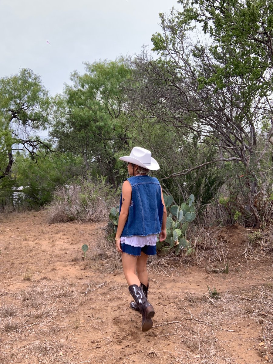 joooo0816's tweet photo. checking in to say I’m 24 now &amp; I moved to San Antonio 🤭 https://t.co/PuqwW2eBUZ