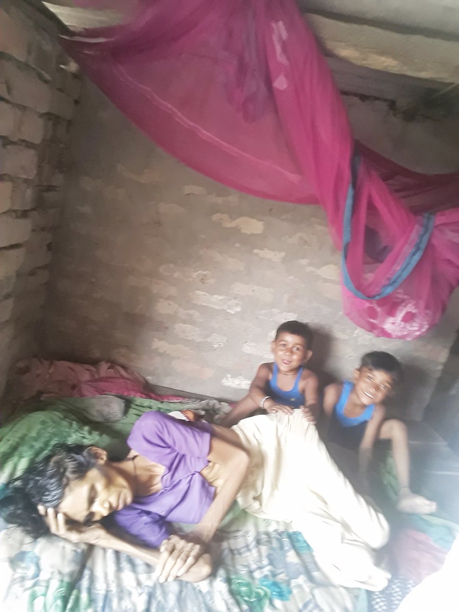 Sajmul4's tweet photo. माँ  पिता और भाई   नही रहे दूनियाँ  मे 
बहुत  दर्द सहे  है हम   बहुत  बहुत  दुखः    हम झेले 
@yadavtejashwi
@NitishKumar
@TejYadav14 
@ermanishkasyap 
@PMOIndia 
@DM_Muzaffarpur https://t.co/un7n7zR98K