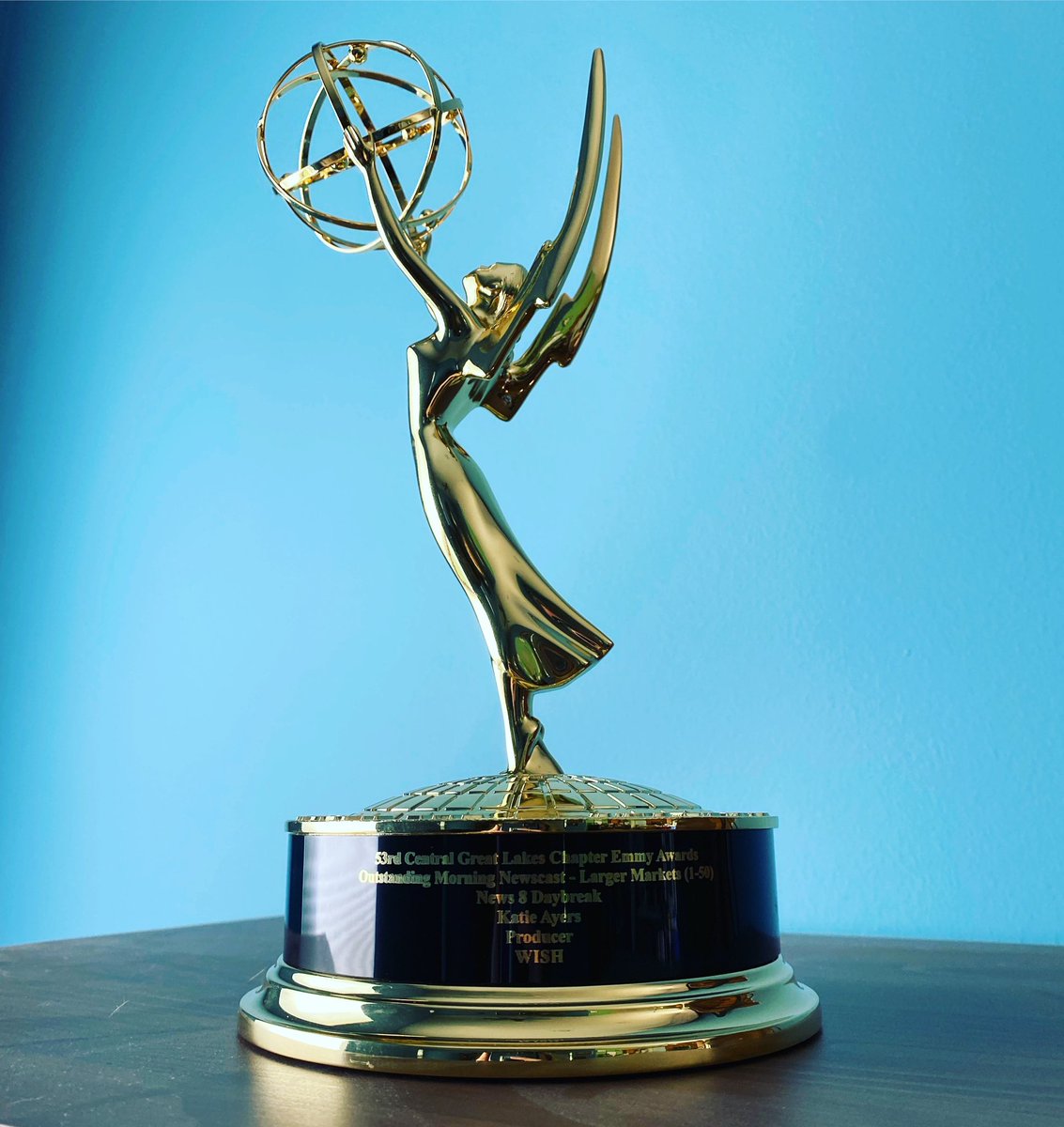 ktayers's tweet photo. It’s home!! 🎉🎉❤️❤️🏆🏆 #emmys https://t.co/D0kBtED8Aw