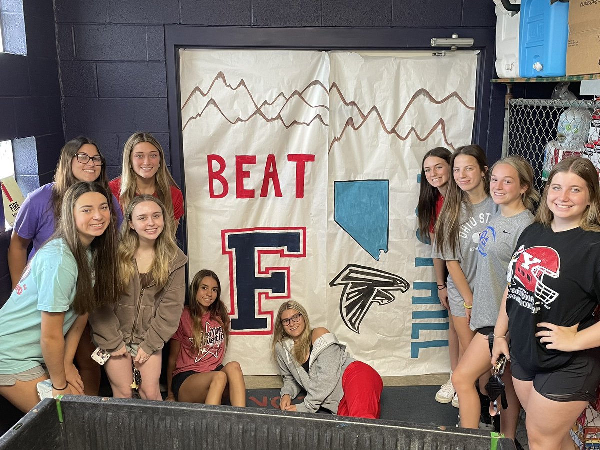 fitch_cheer's tweet photo. Go Fitch! Beat Foothill! ❤️🏈💙 https://t.co/t6QgUaHKaR
