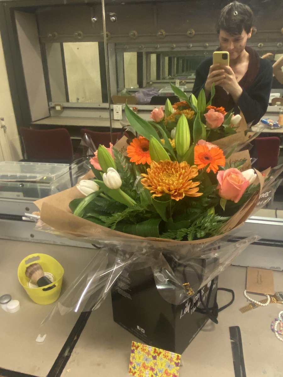 proper chuffed with my flowers! thanks <a href="/BBAteam/">BBA Management</a> ! 😘