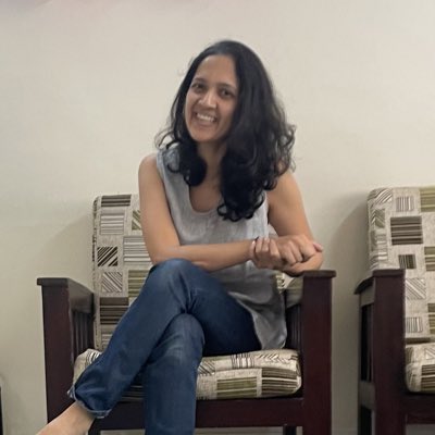 vee tweet media