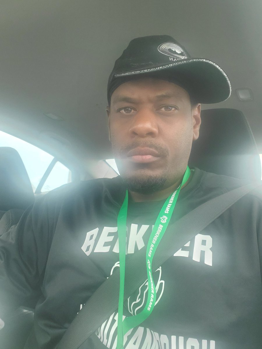 jefftheeducator's tweet photo. Had a great practice today which ended with me talking to the players about gang life and drugs. It's bigger than football for me!!! Inspiring, Changing, and Saving Lives!!! #IMeanThat #ProtectTheBrand https://t.co/1jtIs0sJsA