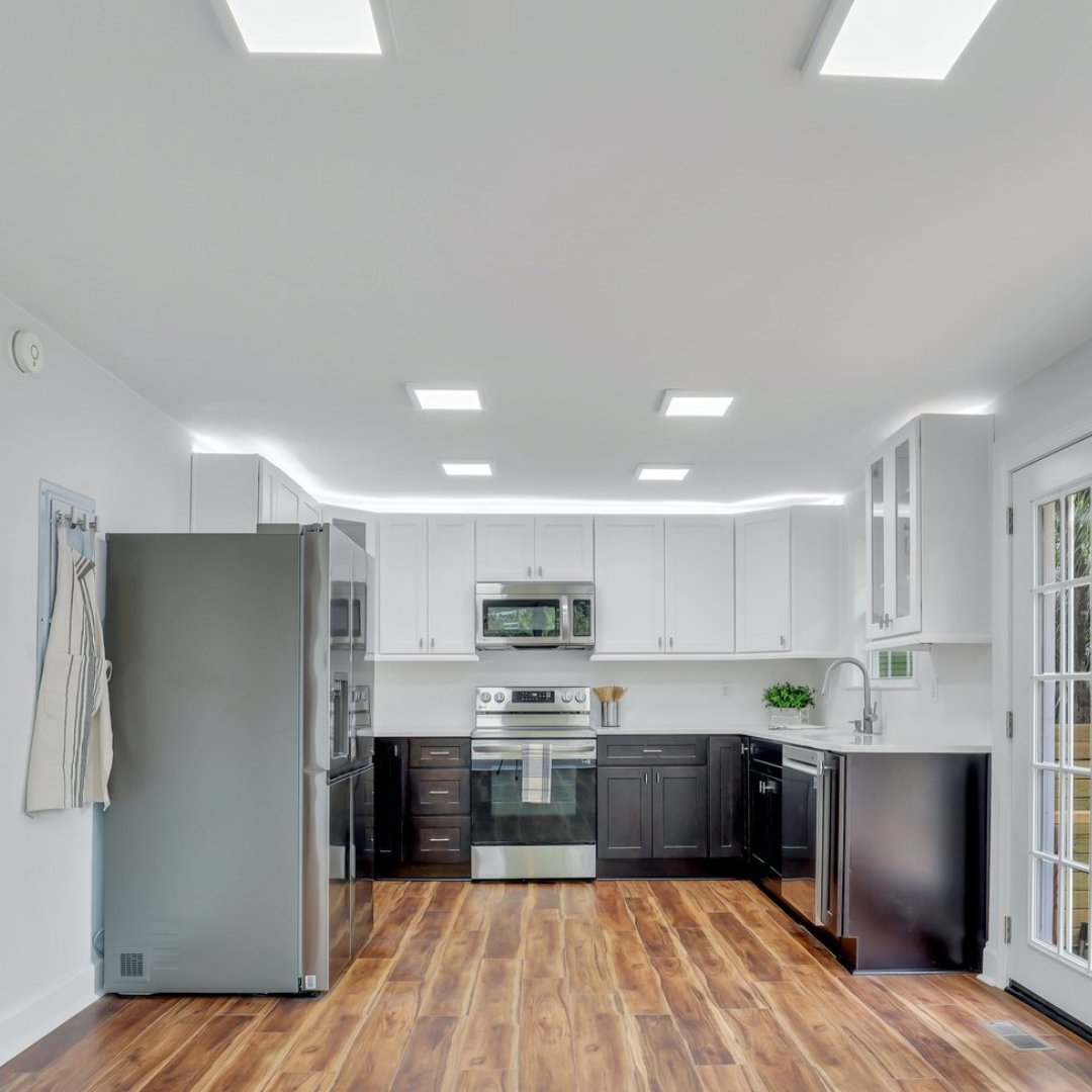 HeatherMurphyKW's tweet photo. New Listing and Open House! 

This completely renovated home is a seamless blend of traditional charm and modern luxury. 

➡️Join us for an open house will be Sunday, August 21 from 2-4pm

📲 912-335-3956
📧 Sales@HeatherMurphyGroup.com
🔗 https://t.co/kjYU7YMFQg https://t.co/LH21T5DWxM