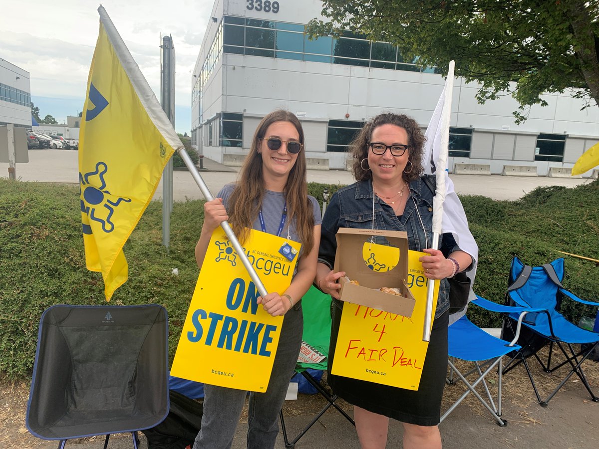 WeBuildBC's tweet photo. Our executive director Brynn Bourke visited @bcgeu workers on the picket line in Richmond today. BCGEU strikers have our full support in their quest for cost of living wage increases! #FightforCOLA #StandWithPublicSectorWorkers https://t.co/VqhORT3uGF