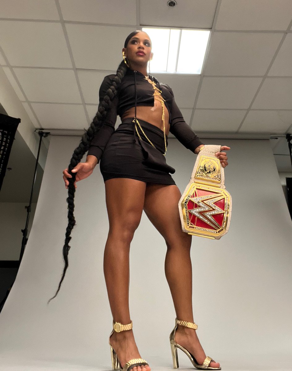 BiancaBelairWWE's tweet photo. 🎵You know you bad when you can pose from any angle🎵

#ESTofWWE
#WWERAW https://t.co/wxAfyPw1vV