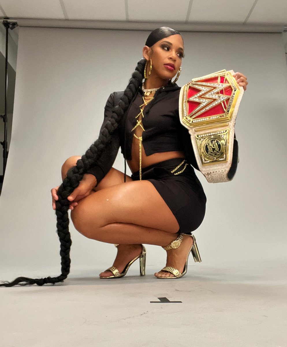 BiancaBelairWWE's tweet photo. 🎵You know you bad when you can pose from any angle🎵

#ESTofWWE
#WWERAW https://t.co/wxAfyPw1vV