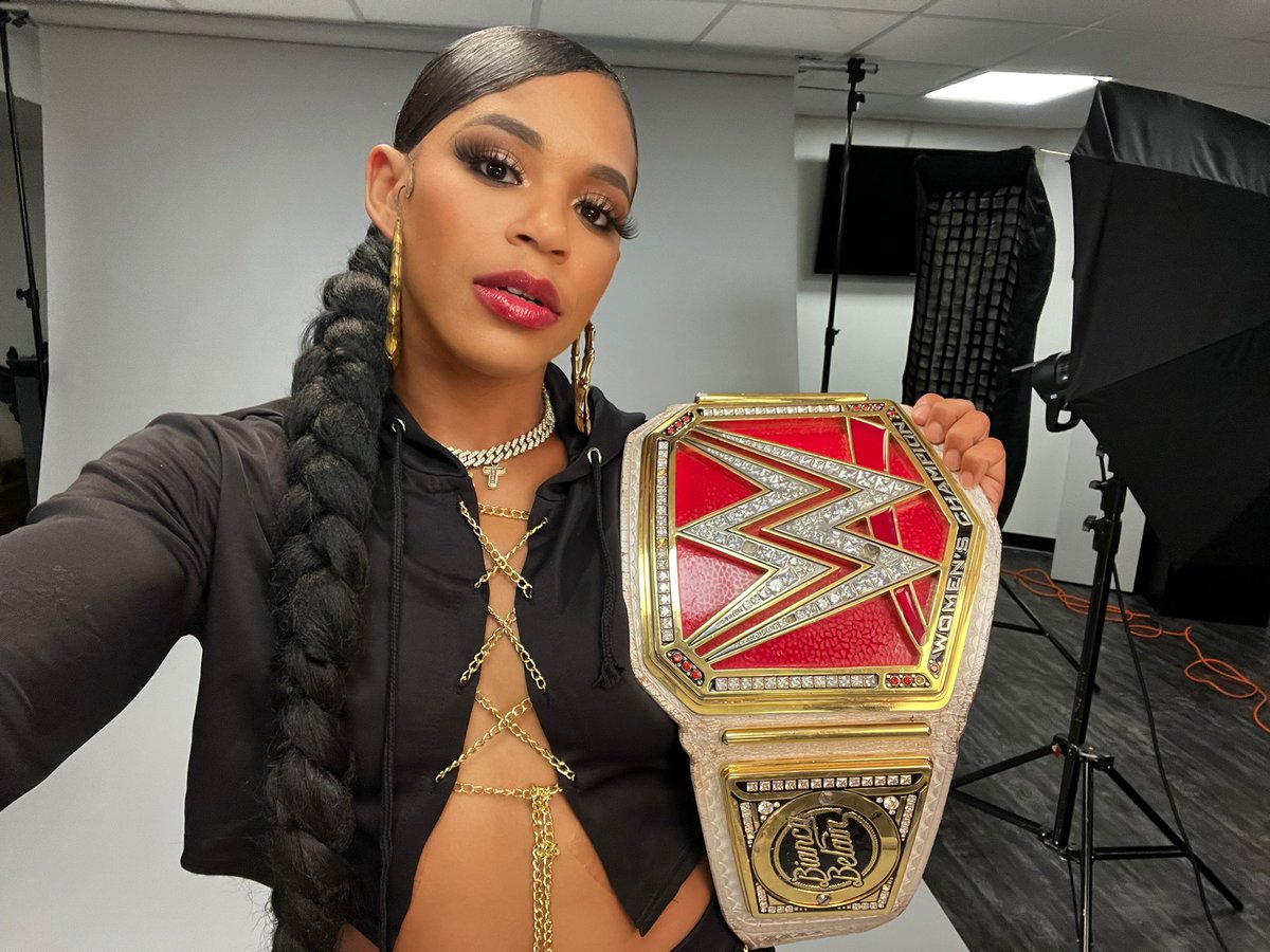 BiancaBelairWWE's tweet photo. 🎵You know you bad when you can pose from any angle🎵

#ESTofWWE
#WWERAW https://t.co/wxAfyPw1vV