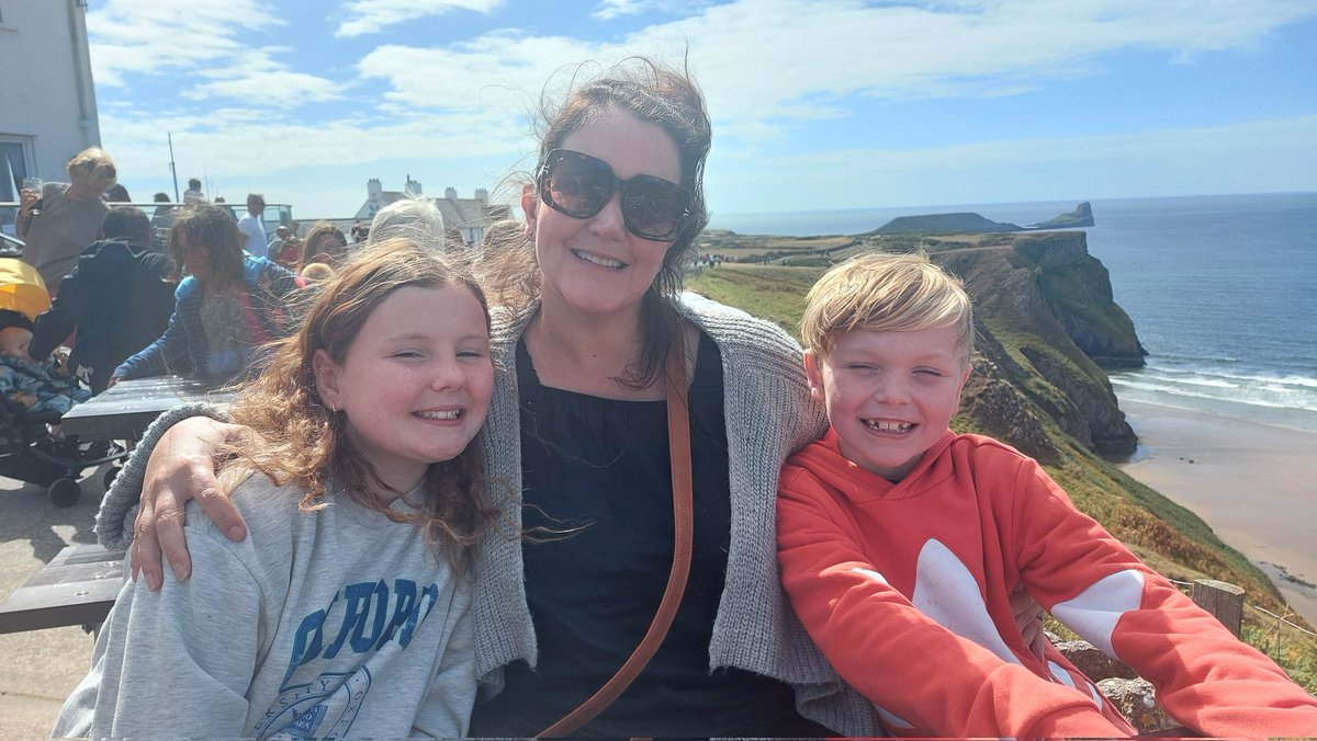 MWalshie's tweet photo. This place has the best beer garden bar none in my book @WormsheadHotel Views out of this world, yet on your doorstep #wormshead #rhosilli #gower #β€οΈit! https://t.co/9IRYBG0DFj