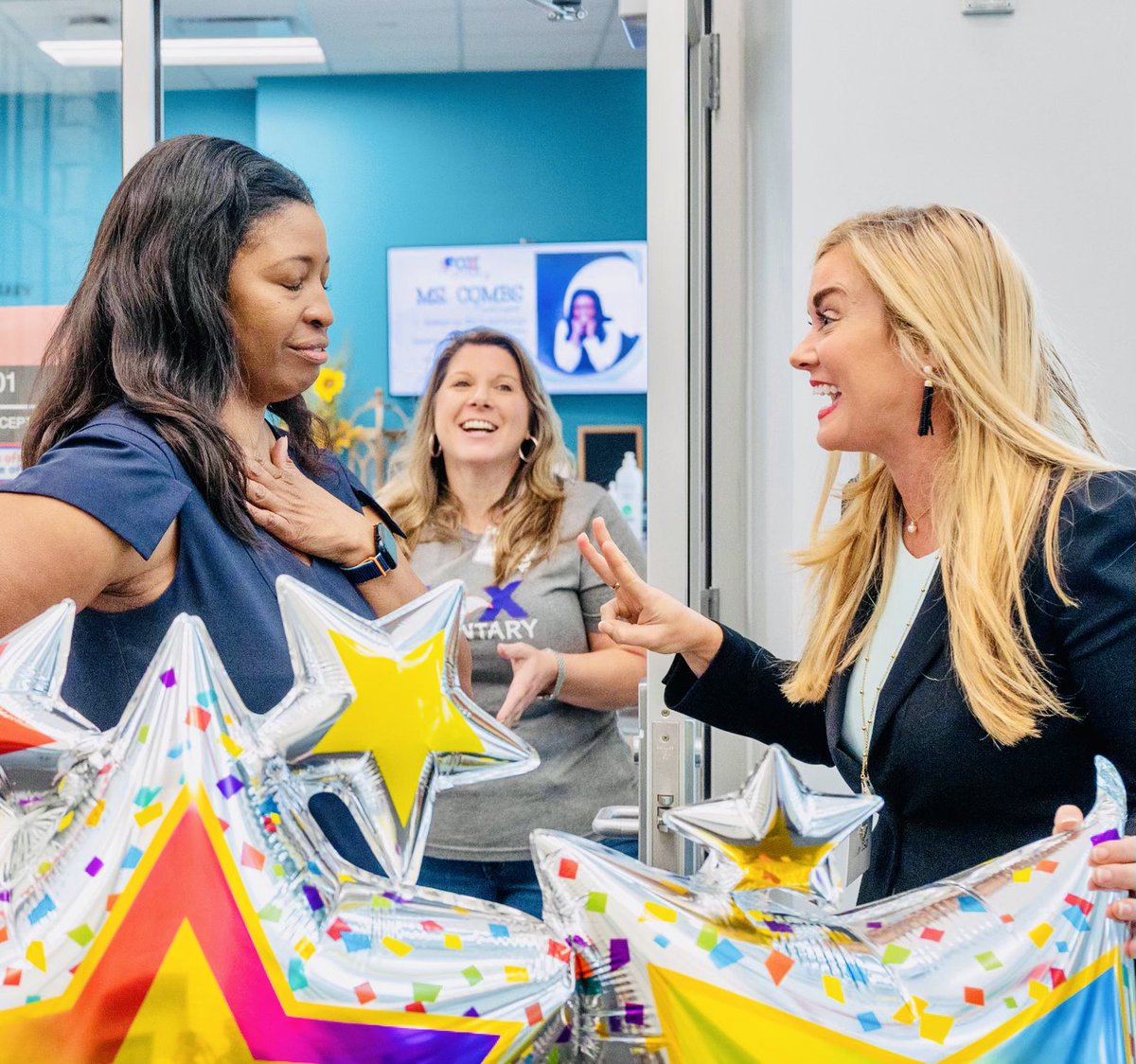UNBELIEVABLY EXCITED that @MrsMackeyArt was just named 1 of only 3 Elementary Teacher of the Year FINALISTS for our great state of Texas! 🎉 Congrats to Lisa on this incredible honor - first time in <a href="/KleinISD/">Klein ISD</a> history to have a finalist! Your #KleinFamily is cheering for you! 👏❤️