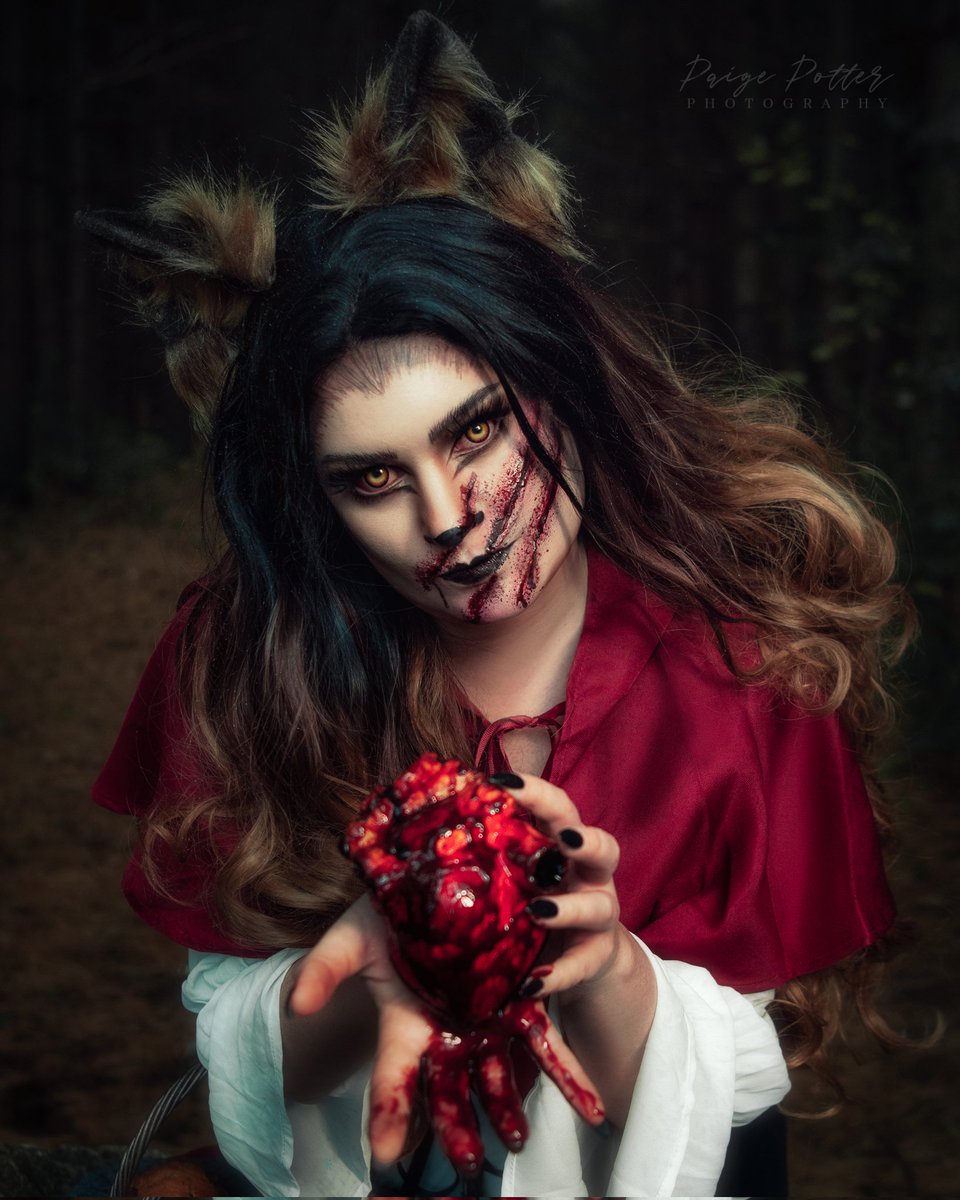 ParanormalXP_YT's tweet photo. #WorldPhotographyDay 
Did you know that I'm (@PaigePotter_PXP) a professional horror/fantasy portrait photographer and that @TerraGreenough is one of my regular models! Check out some of the art we created together! https://t.co/c11PY3lMGE
