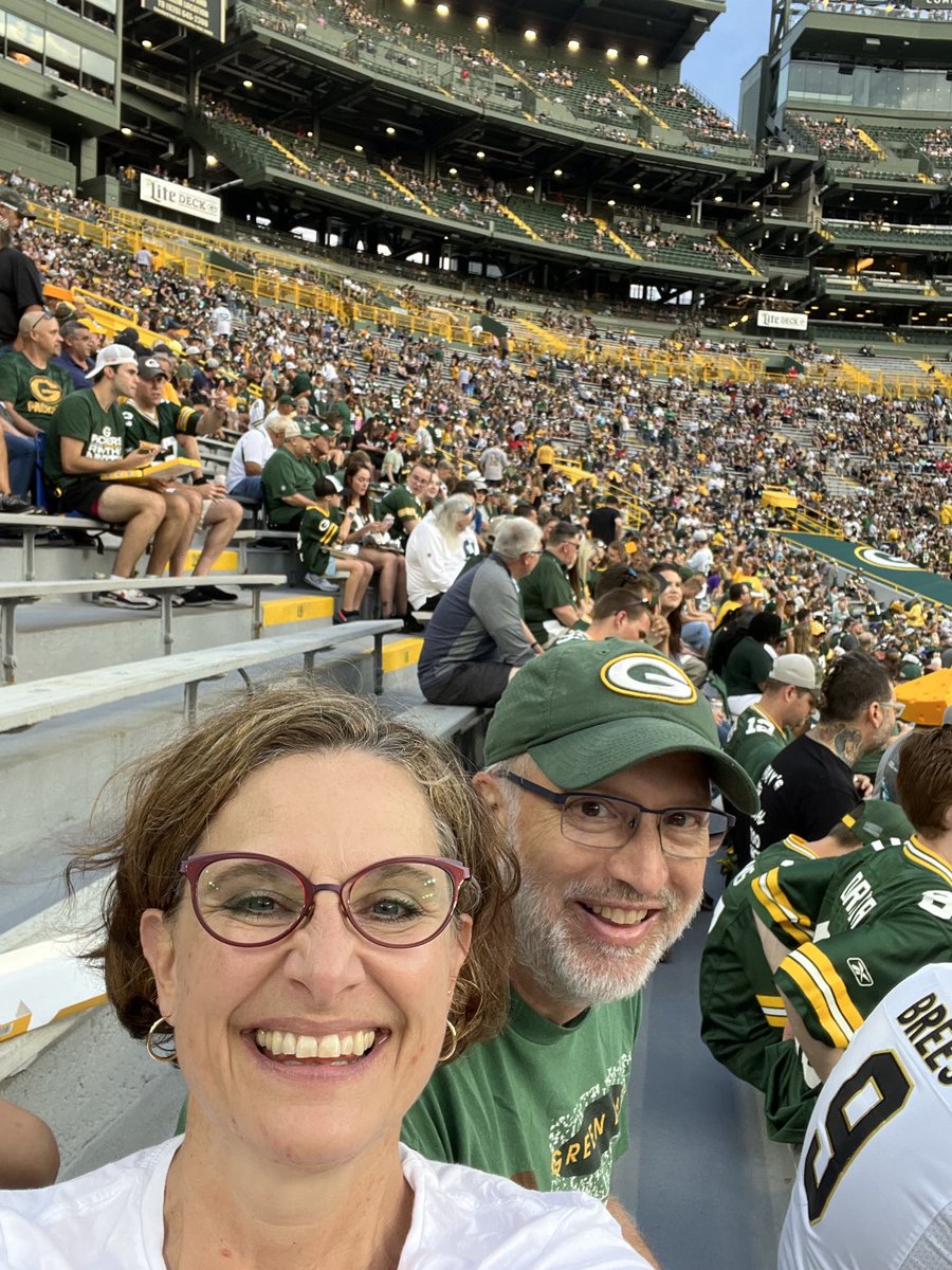 sschutt13's tweet photo. First Packer game! #getloudlambeau https://t.co/KPanVbIVYD