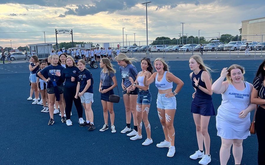 Girls Tennis ready to represent at Blue and White Night! #cougarsarethebest #cougarathletics #pshsathletics #cougarculture #tennisswag