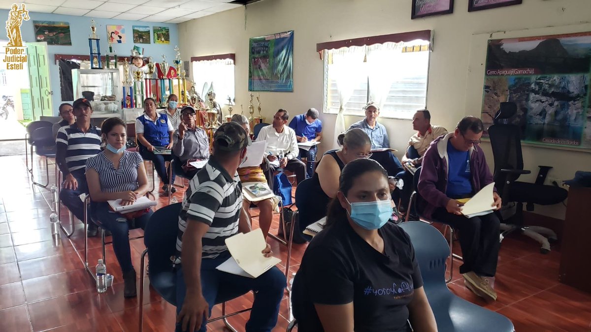 1/1 El Dr. Elder Moreno Valverde, Juez Local Único de San Nicolas - #Esteli en compañía del Lic. Edwin Maradiaga, Defensor Público y con la coordinación de la Registradora Civil de la Alcaldía Municipal, Lic. Milagros Lanuza Centeno, impartieron capacitación a Facilitadores -