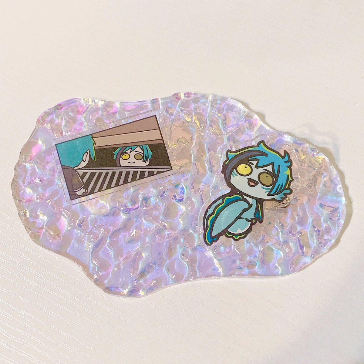 「明日展示するアクスタと頒布予定のちびフロのアクリルバッチ届きましたのアクキーは梱」|midou.🥐【5/3🥓】🦈のイラスト