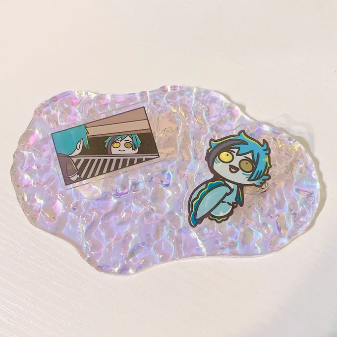 明日展示するアクスタと頒布予定のちびフロのアクリルバッチ届きましたのアクキーは梱包しちゃって撮り忘れたけどちゃんと明日持って行きます 