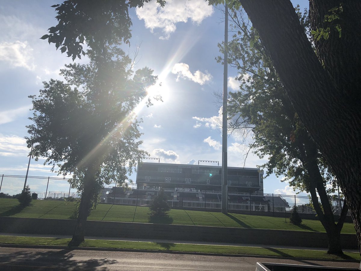 brycenation16's tweet photo. @KELOSweeter kelo live stream game - he must be up there somewhere across from my house https://t.co/vkQJwhlvz0