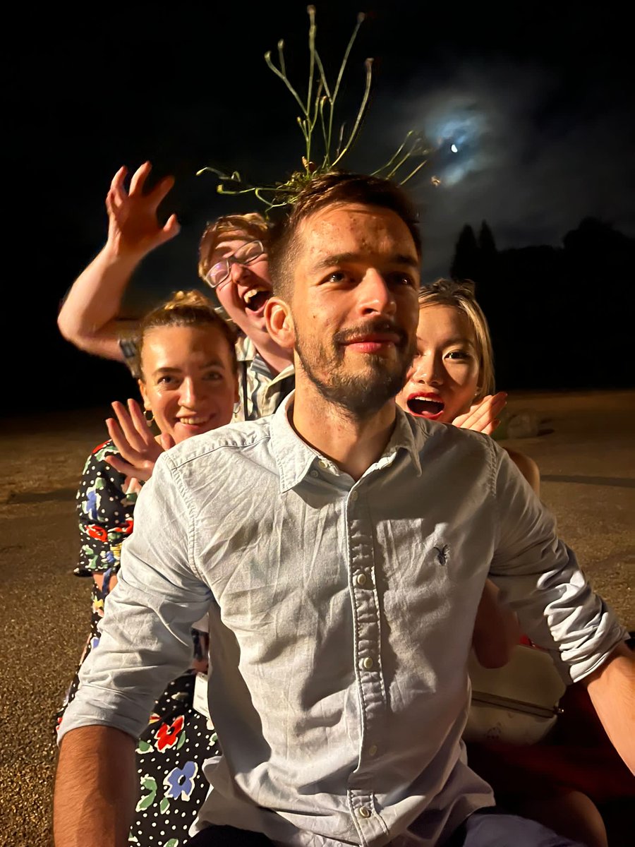 young_taran's tweet photo. Hopefully not too late... Just some PhD students messing around in the moonlight
#WorldPhotographyDay2022
#clPhD https://t.co/yXUJCmp2iR