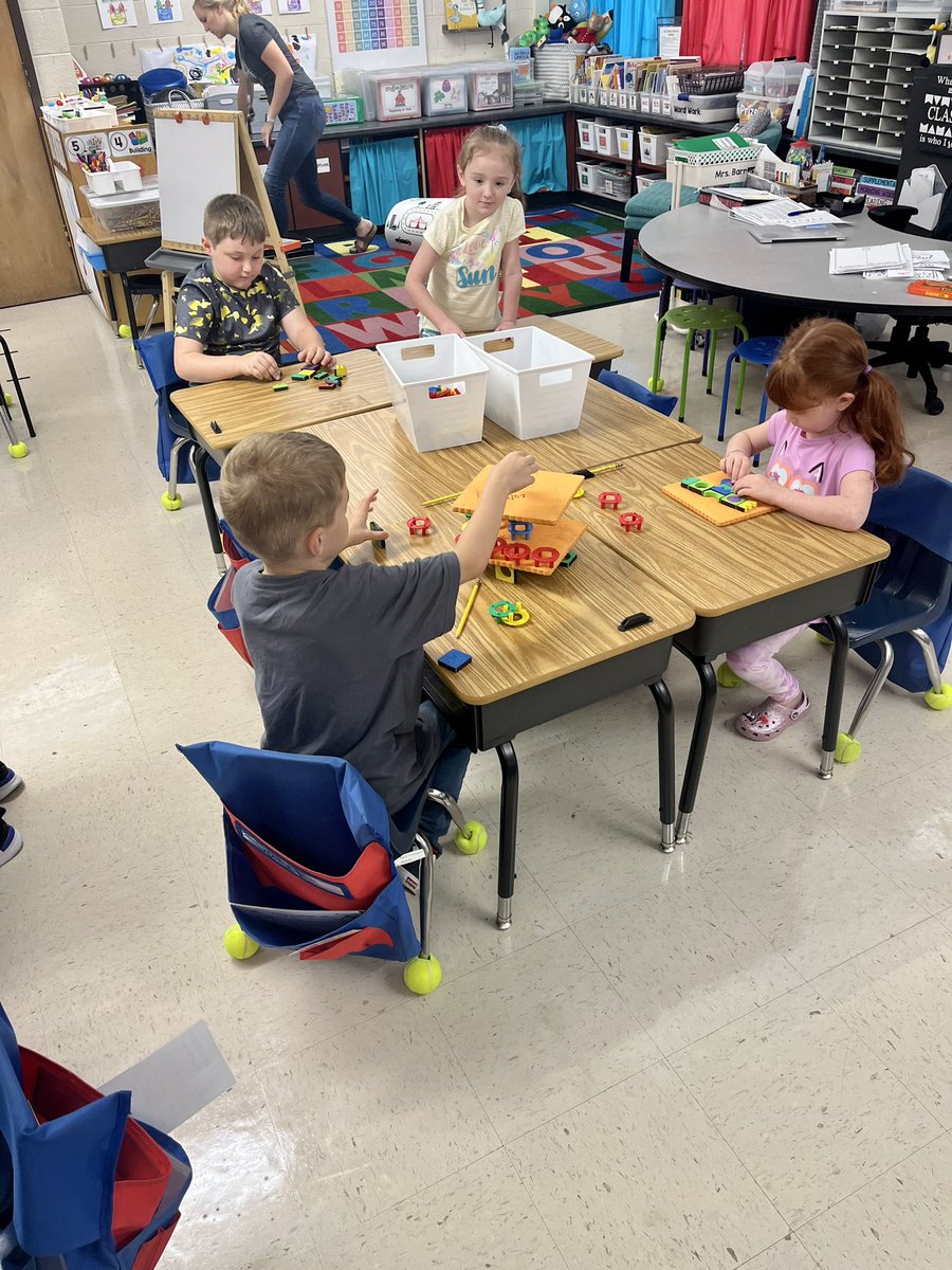 btallen88's tweet photo. Mrs. Barnes’ kindergarten students were busy creating and building today when I stopped by to visit! It has been a great start to the school year! #BulldogPride #TerrierPride #LeadChallengeAchieve https://t.co/SuvMkXeYW2