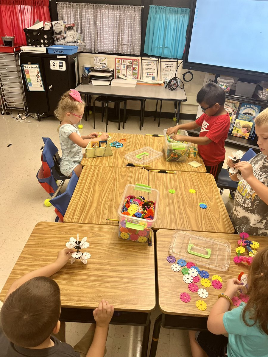 Mrs. Barnes’ kindergarten students were busy creating and building today when I stopped by to visit! It has been a great start to the school year! #BulldogPride #TerrierPride #LeadChallengeAchieve