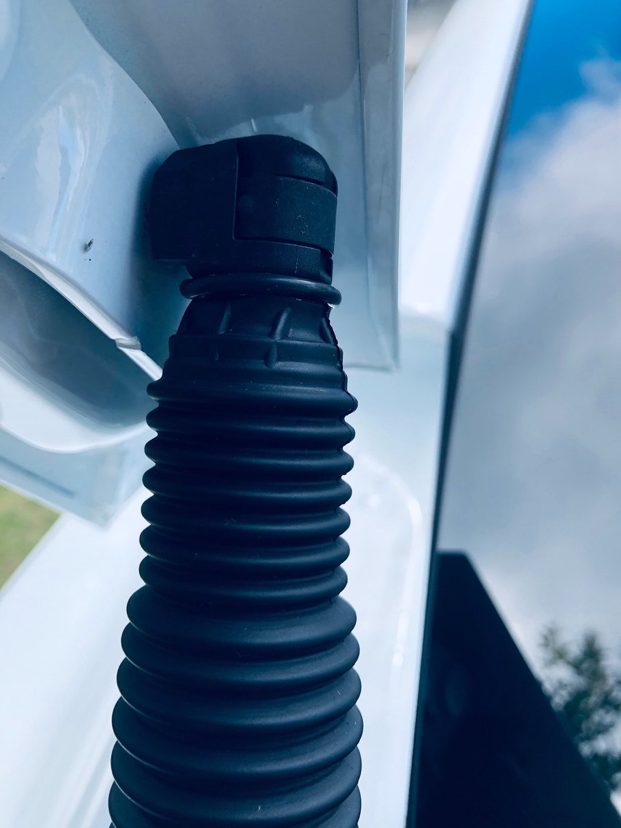 yoppi5551's tweet photo. モバイルサービスにてmodel3 リアトランク　ダンパーassyを交換。
ちなみに、model3持病のOリングは改良品になってるとの事 

モバイルサービス便利すぎる…

#model3 #テスラ #TESLA https://t.co/7IoEN5vjiR