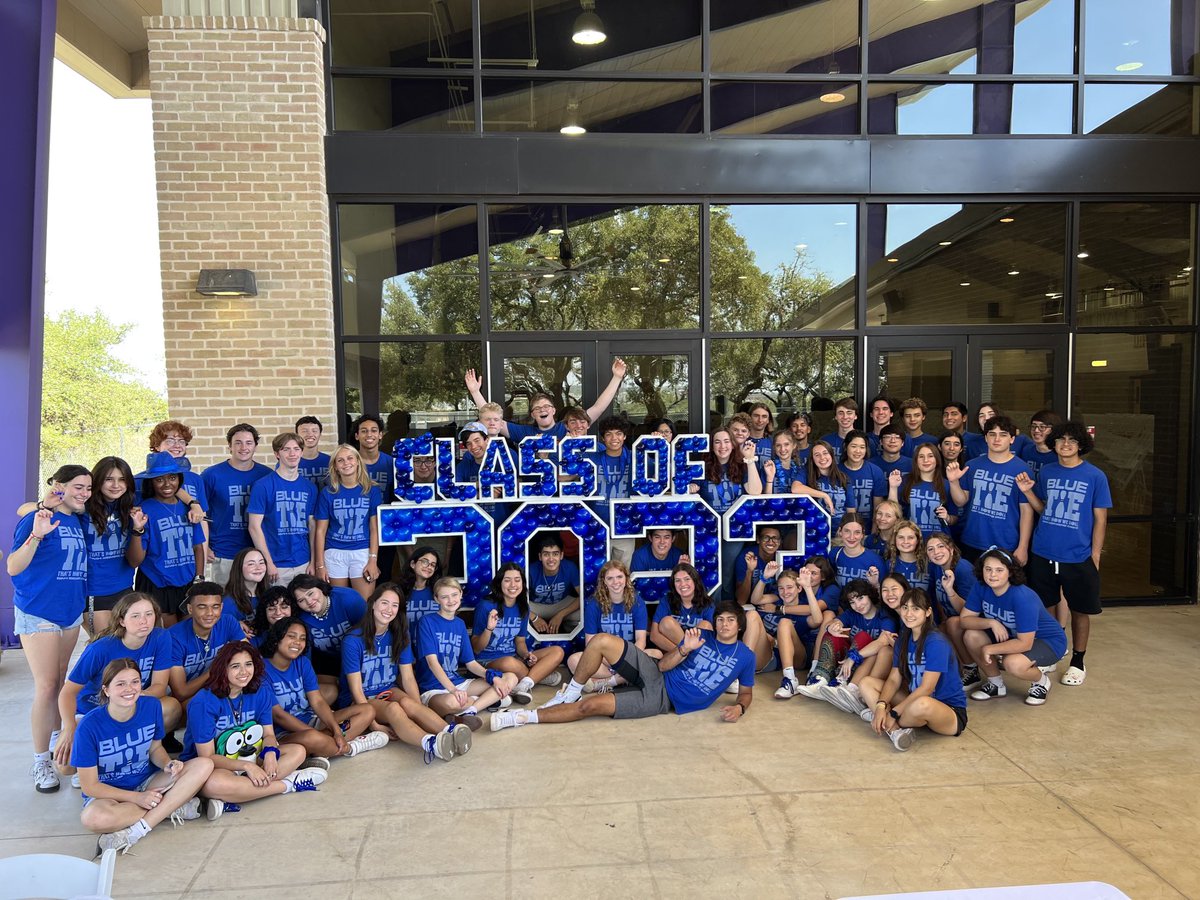 LAMillerJr's tweet photo. ⁦Class of ‘23 off to a great start.  Such a terrific group of young people.  SMH lucky to have them leading the 22-23 school year!  ⁦@SMHallSA⁩ https://t.co/ruCulVEXtf