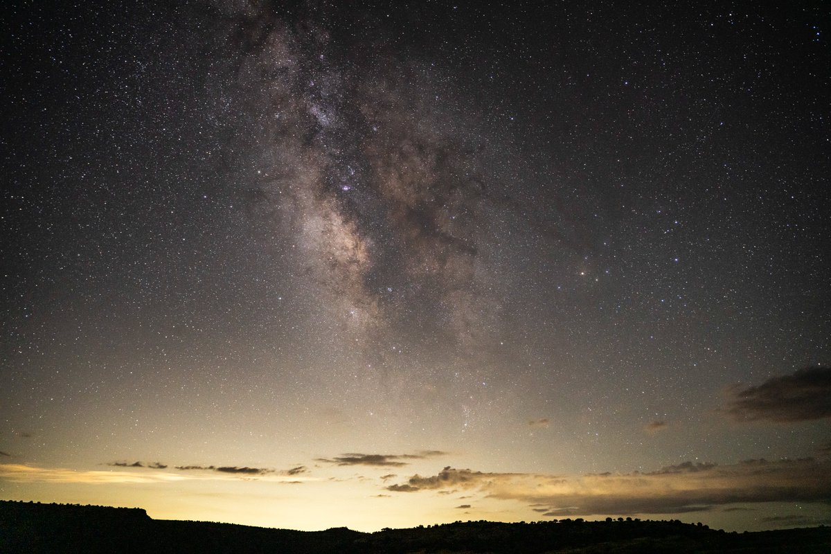 Prestons_Astro's tweet photo. Even from 75 Miles N of Phoenix, AZ the cities' light pollution is still remarkable on the horizon looking S. Taken from Monday of this week. Have a awesome weekend everyone!  #MilkyWay #Astronomy #Astrophotography #NightSky #photography #ThePhotoHour #Arizona #AZwx #SonyAlpha https://t.co/OKPSQGOMP2