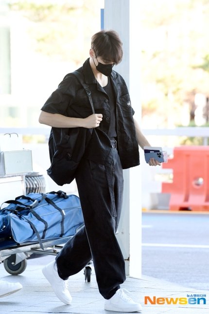 ASTRO_NAVER's tweet photo. [PLS RT]
#CHAEUNWOO AT INCHEON INTERNATIONAL AIRPORT LEAVING TO JAPAN

▶ https://t.co/UGU4wVEVnp
▶ https://t.co/UM2I4KmaVs
▶ https://t.co/lpcjdbGhNu
▶ https://t.co/VzOEKIk6QT

React, recommend &amp; share. Thanks!

#아스트로 - #차은우 - #ASTRO - @offclASTRO https://t.co/zfxi7PtzDK