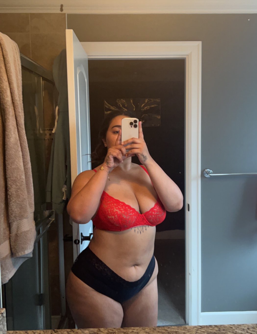 Rakhi Gill🇨🇦🇺🇸🇮🇳 on X: These hips are unmatched🤷🏽‍♀️  t.coK71znpDzu8  X