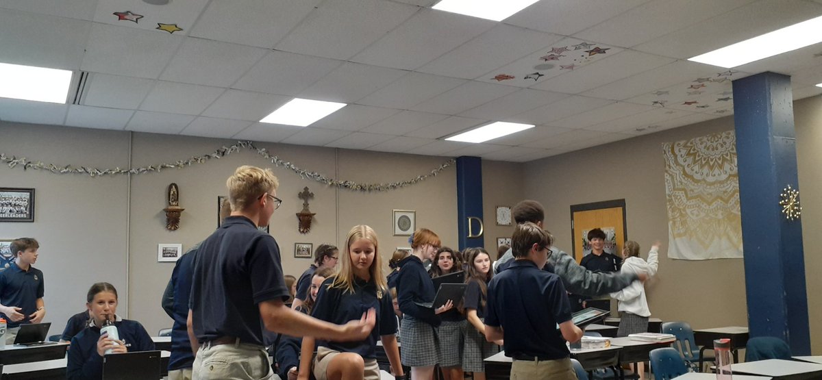 310Hayden's tweet photo. First full week of class in the books! Both Honors Biology classes were getting pretty competitive playing rounds of @quizlet Live! #WeAreHayden https://t.co/cz7bOLD3na