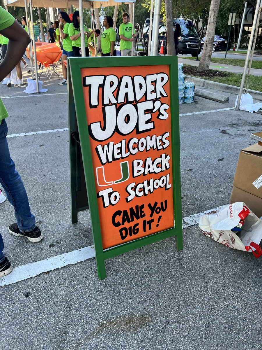 christiangarcia's tweet photo. #ToppelFest is BACK!! @Toppel #HireACane #UMiami @UM_Orientation #NewStudentOrientation https://t.co/l3O4pmnIg0
