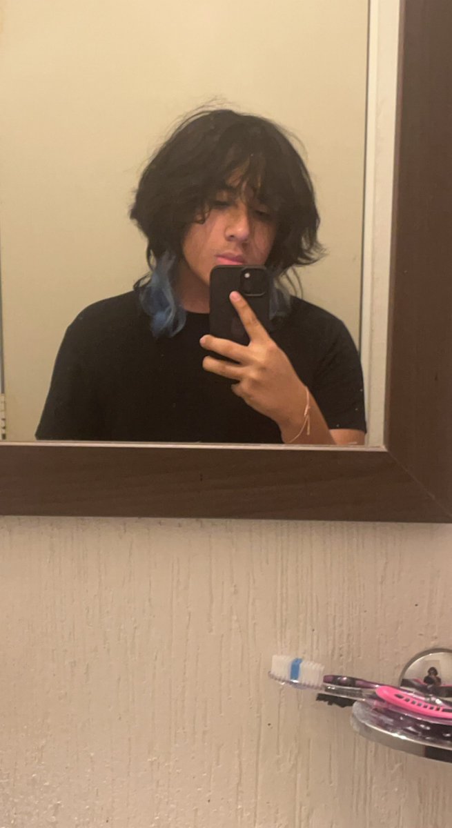 Dirt5678's tweet photo. i got hair https://t.co/QXF5KB90yR