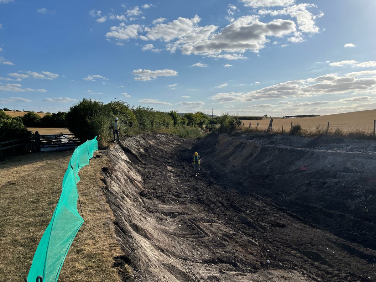 Our volunteers have in 5 days excavated no less than 1400 tonnes of old domestic rubbish...

wendovercanal.org.uk/volunteers-rem…