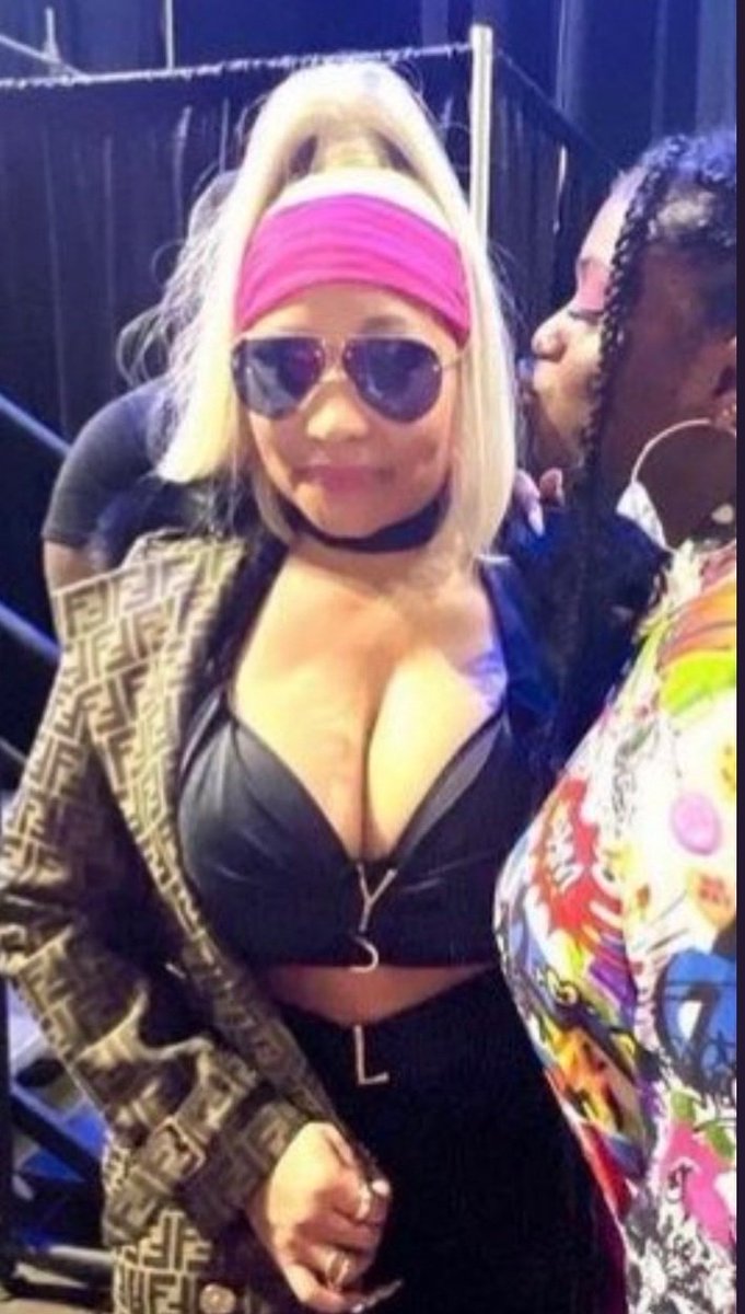 beycareful_'s tweet photo. @Nickianagraande @bardihotties @merputation @lengleng_maraj @PopCrave @NICKIMINAJ not edited https://t.co/OJL0qknwB6