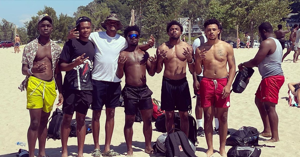 DU_Football's tweet photo. What do we do after a hard week of practice?!?! Head to the beach!
#Ubuntu #Family #Recharge #BeachDay #WorkHardPlayHard #PureMichigan https://t.co/SA4MghiIdU