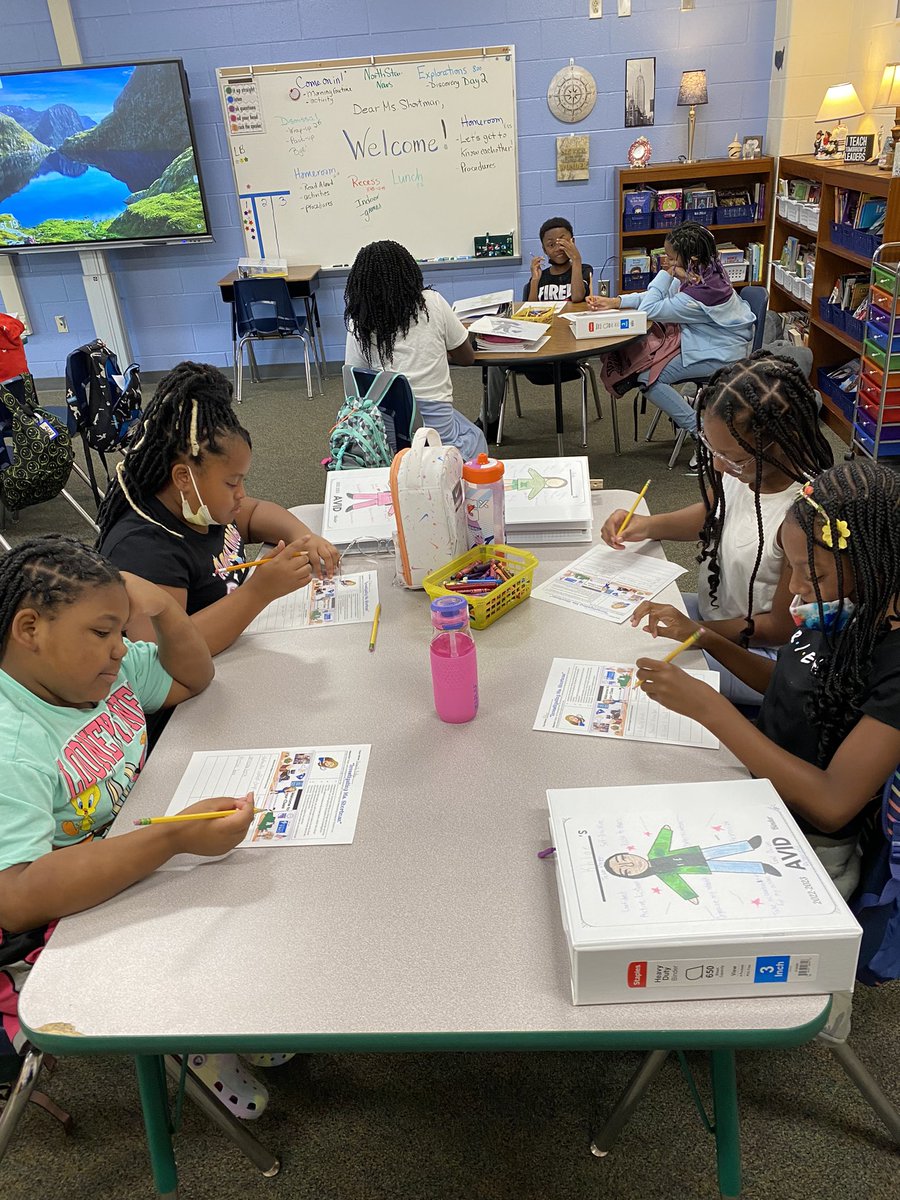 PRE_Shortman's tweet photo. I got to meet my block 2 class! #poloproud #rsd2 #pre_explorers https://t.co/gesArOl6bg