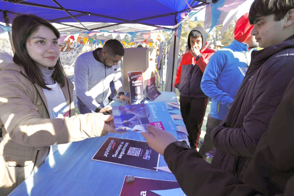 minsaurralde's tweet photo. También se llevaron adelante postas de Juventud, con inscripción a Progresar y muestras de Envión, Deporte, Ambiente, Salud y Expo Cómics.

@alferdez 
@CFKArgentina 
@Kicillofok 
@marinalesci 
@fotermin 
@acsantarelli 
@martinchoren_ 
@matigasparrini 
@Turco_Martinez https://t.co/ykz6Qg2Z29