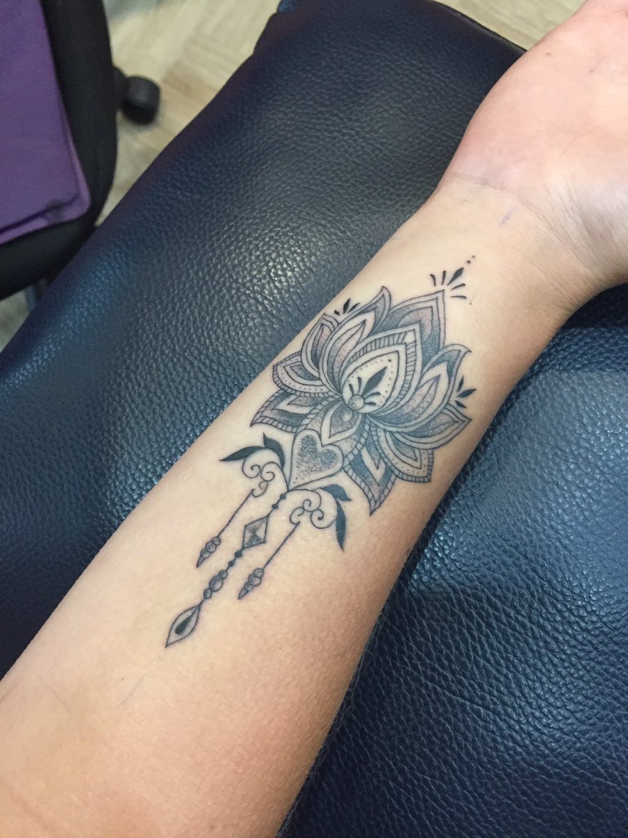 MarchtattooS's tweet photo. Lotus mandala #tattoo #tattooart #tattooartist #mandala #mandalatattoo #khaosanroad #bangkok #thailand #thaitattooartist #thailandtattoo #thailandtattooshop #สัก #สักลาย #ลายสัก #ช่างสัก #ลายสักมันดาลา #ร้านสักกรุงเทพ #ร้านสัก #ร้านสักถนนข้าวสาร #ร้านสักกรุงเทพ #ร้านสักประเทศไทย https://t.co/zPo1BCt4Ss