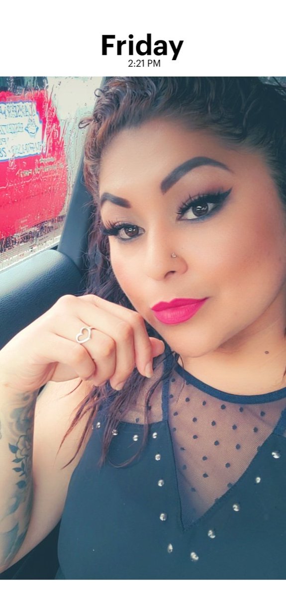 Bellaram06's tweet photo. Car selfie, pink lips kinda day. 😉 Hope my safemoon family is having a badass Friday. Live life to the fullest because we only live once☆ #SAFEMOONARMY #FridayVibes #cryptogirl #BBTfamily #GroveGreenArmy #sheunit #bitburn #blessed #Enhancetoken #BullishAF ♡ https://t.co/Q28vxiK1t0