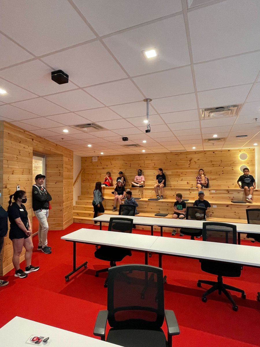 theredspace's tweet photo. Whenever Digital Discovery Campers visit, we can't help but wonder which campers will be future #REDspacers! A blast was had by all, learning and discussing video development, coding and all things tech! @DigitalNS @DiscoveryCntr https://t.co/aMAoRdNvmt