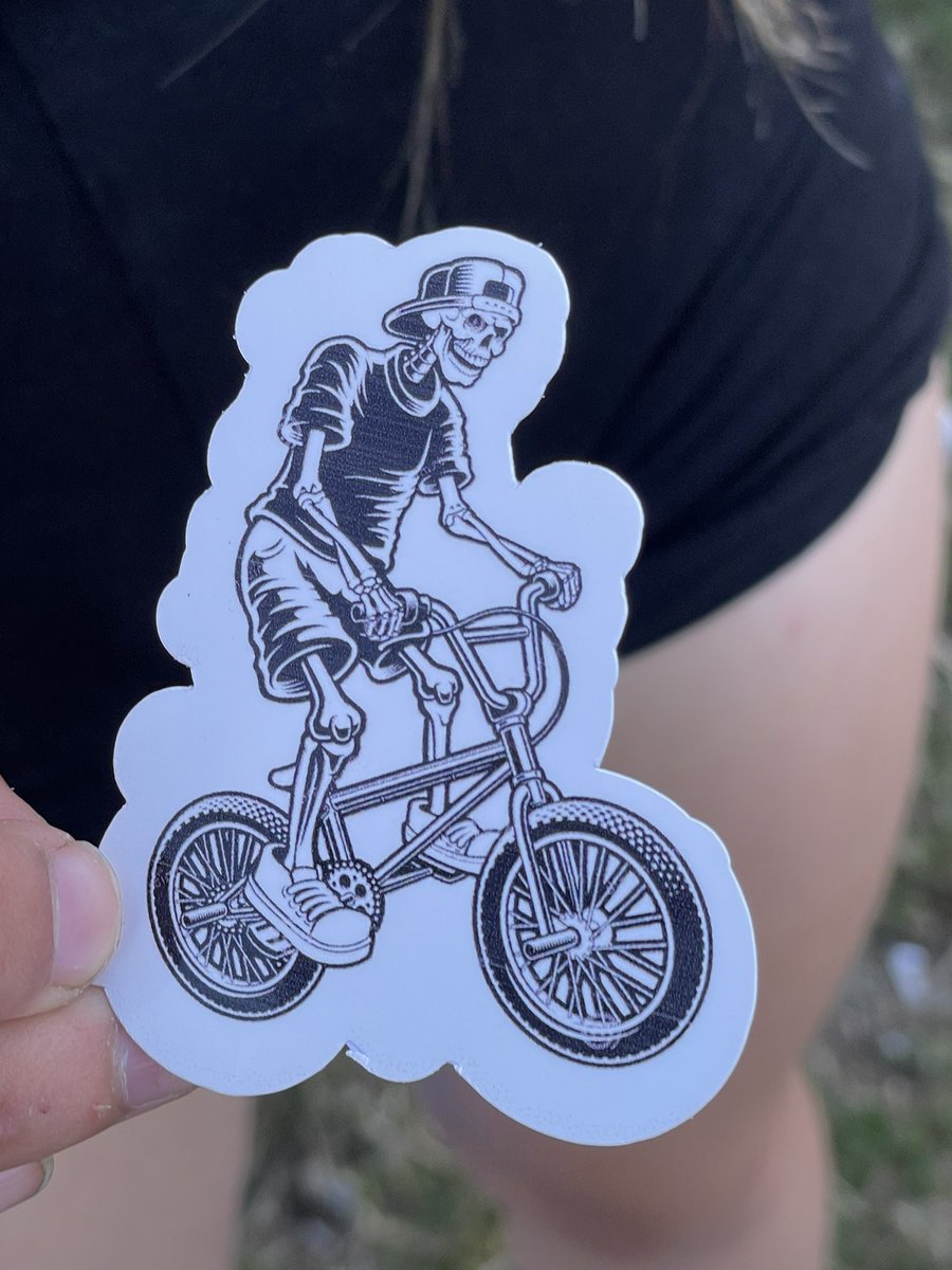 What a great day at Cozenton Park. We were joined by <a href="/TeamExtremeUK/">Team Extreme</a>, <a href="/Creatabot_tweet/">Creatabot</a> and about 100 young people and some families. The young people had a great time watching the displays, learning new skills and creating stickers for their scooters and boards etc…<a href="/Medway_Youth/">Medway Youth Service</a>