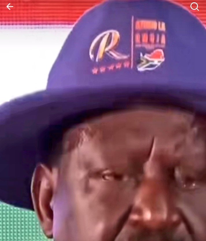 Thaayo9's tweet photo. South africa 😮, definitely not kenyas flag or shape 
#KenyaElections #RailaOdinga #WUEH #KenyaKwanza #Azimio https://t.co/HXXB1yHtag