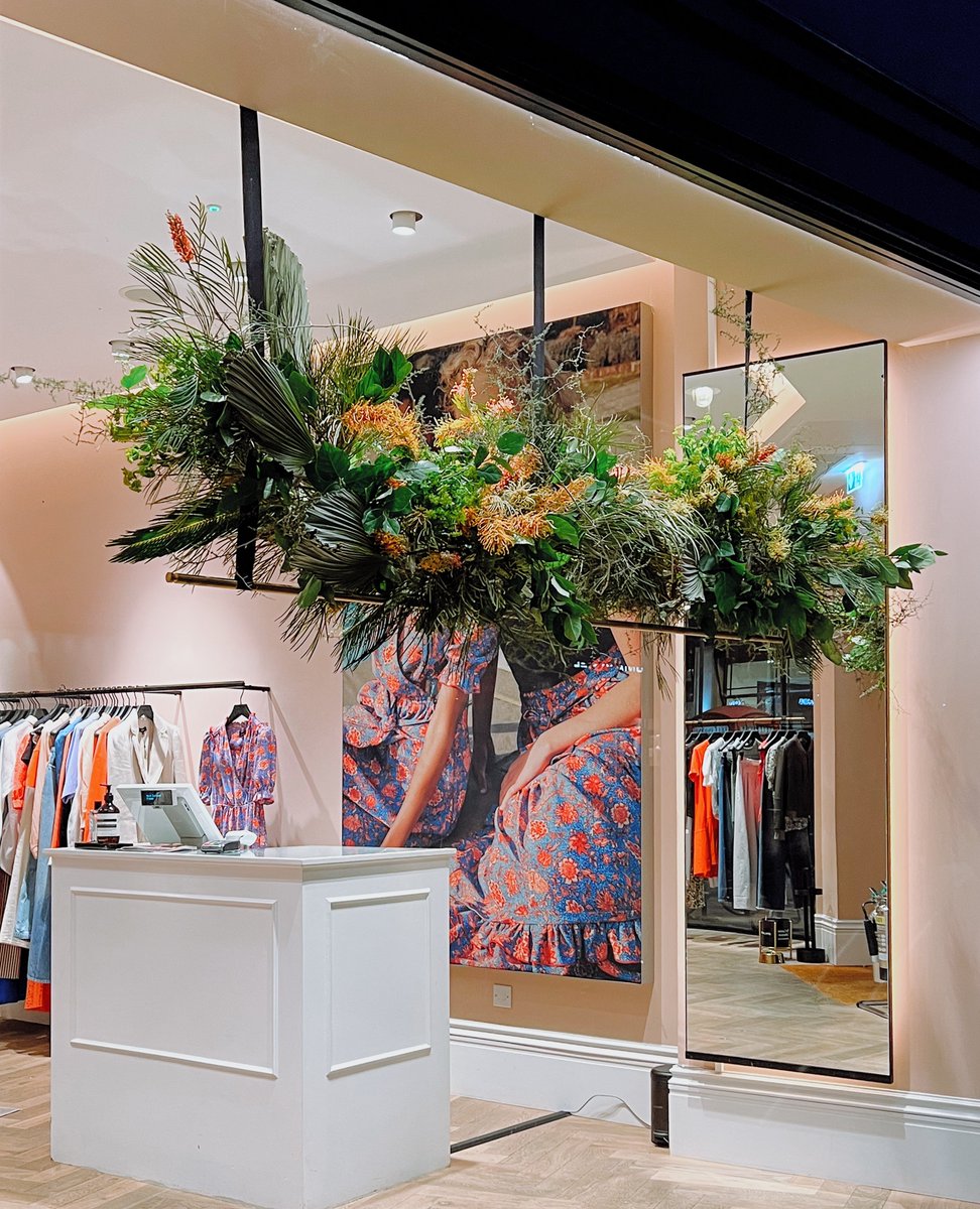 BloomingHaus's tweet image. Let your brand values bloom. 💚

Tasteful contract flowers &amp;amp; arrangements for retail and hospitality in London: l8r.it/rd9p

📸 @me_andem

#intelligentstyle #meandem #londonshopping