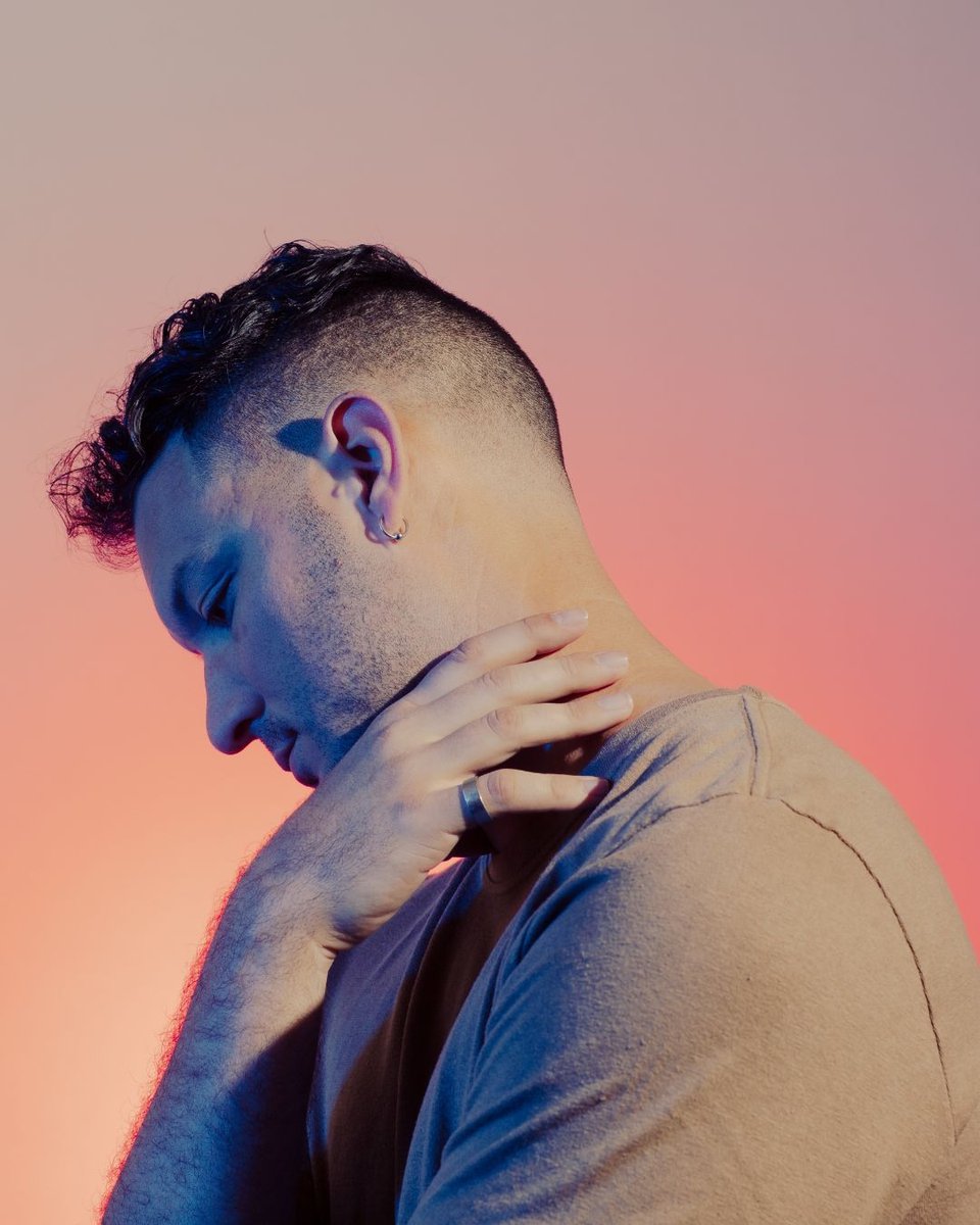 My Favorite Razor's Edge will be out in just over a month. 

First two singles, Little Dragon Girl and Ghost Boy, are on all streaming platforms and YouTube. Link in Bio.

peace &amp; love &amp; apple trees
-CG

#classicalguitar #guitar #synthesizer #drums #uprightbass #singersongwriter